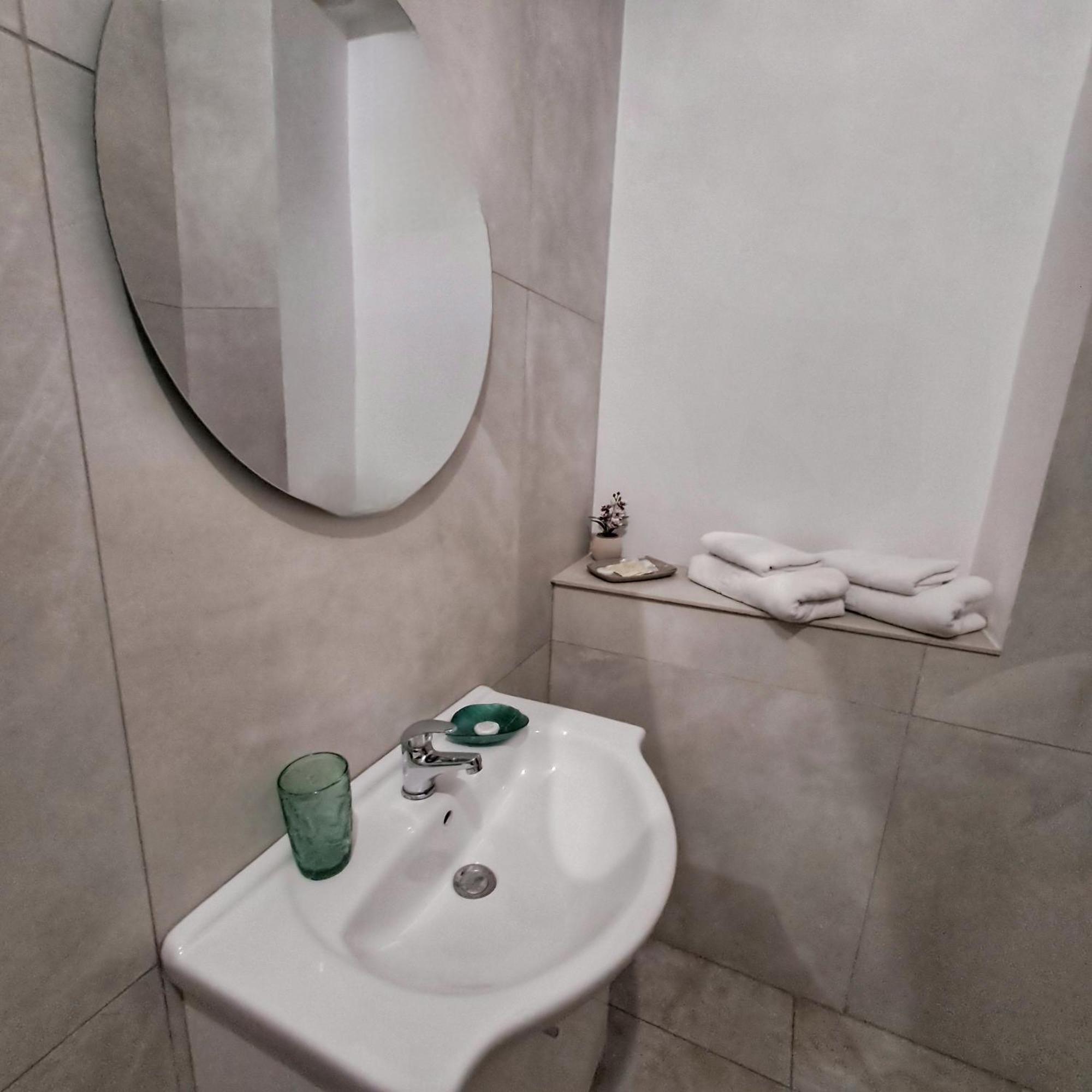 Vily Luxury Rooms Focsani Exterior photo