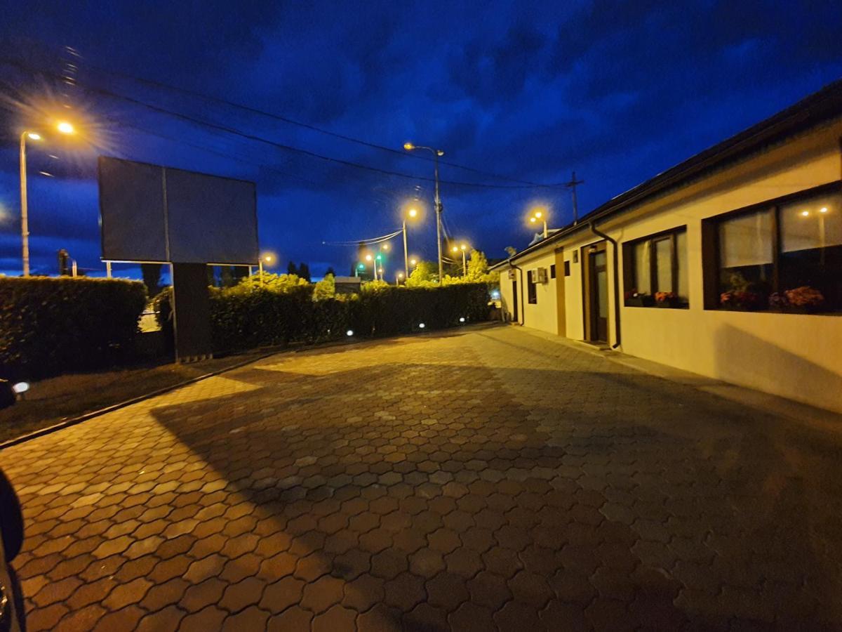 Vily Luxury Rooms Focsani Exterior photo